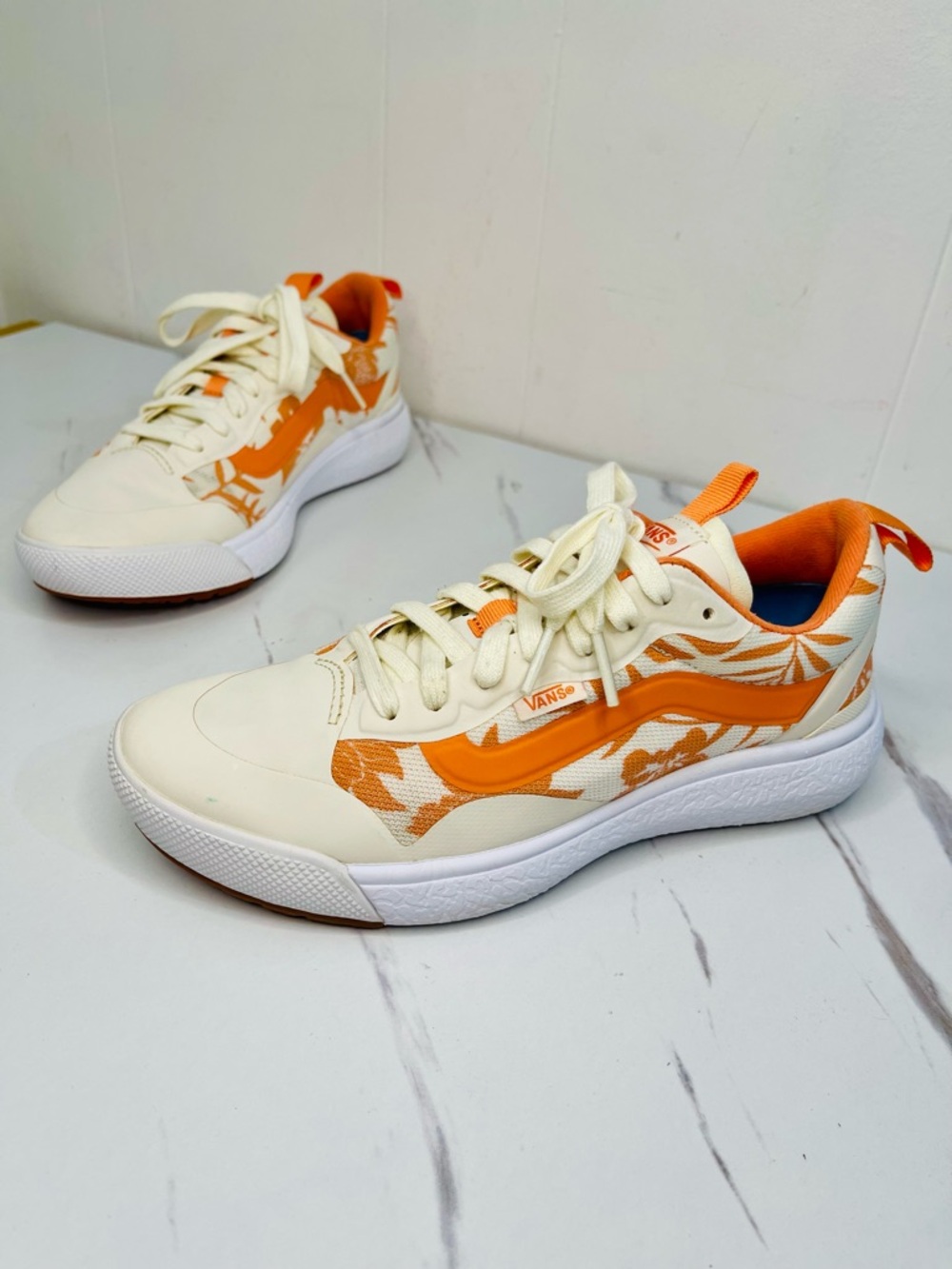 VANS UltraRange Exo IslandFloral White Orange Mens Sz 5.5, Womens 7 VN0A4U1K42G